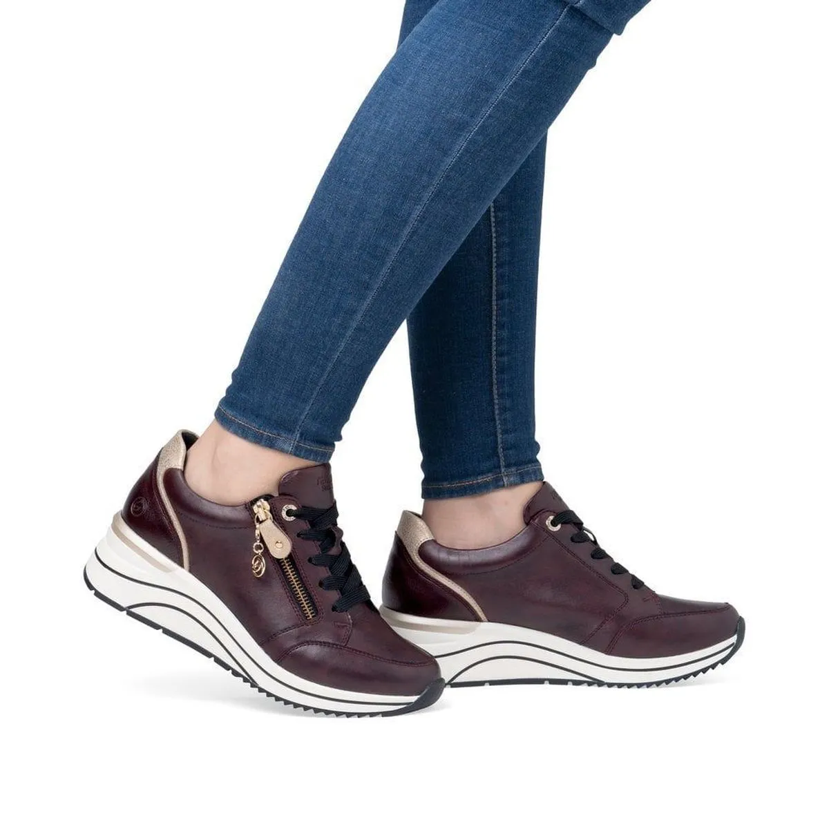 D0T03 Wedge Sneaker