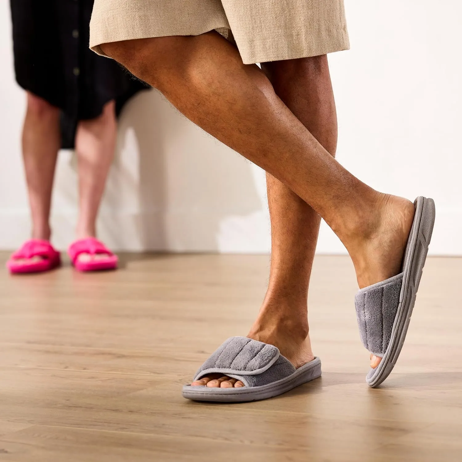 Dearfoams Men's Adjustable Indoor/Outdoor Memory Foam Machine Washable Summer Slide Slipper