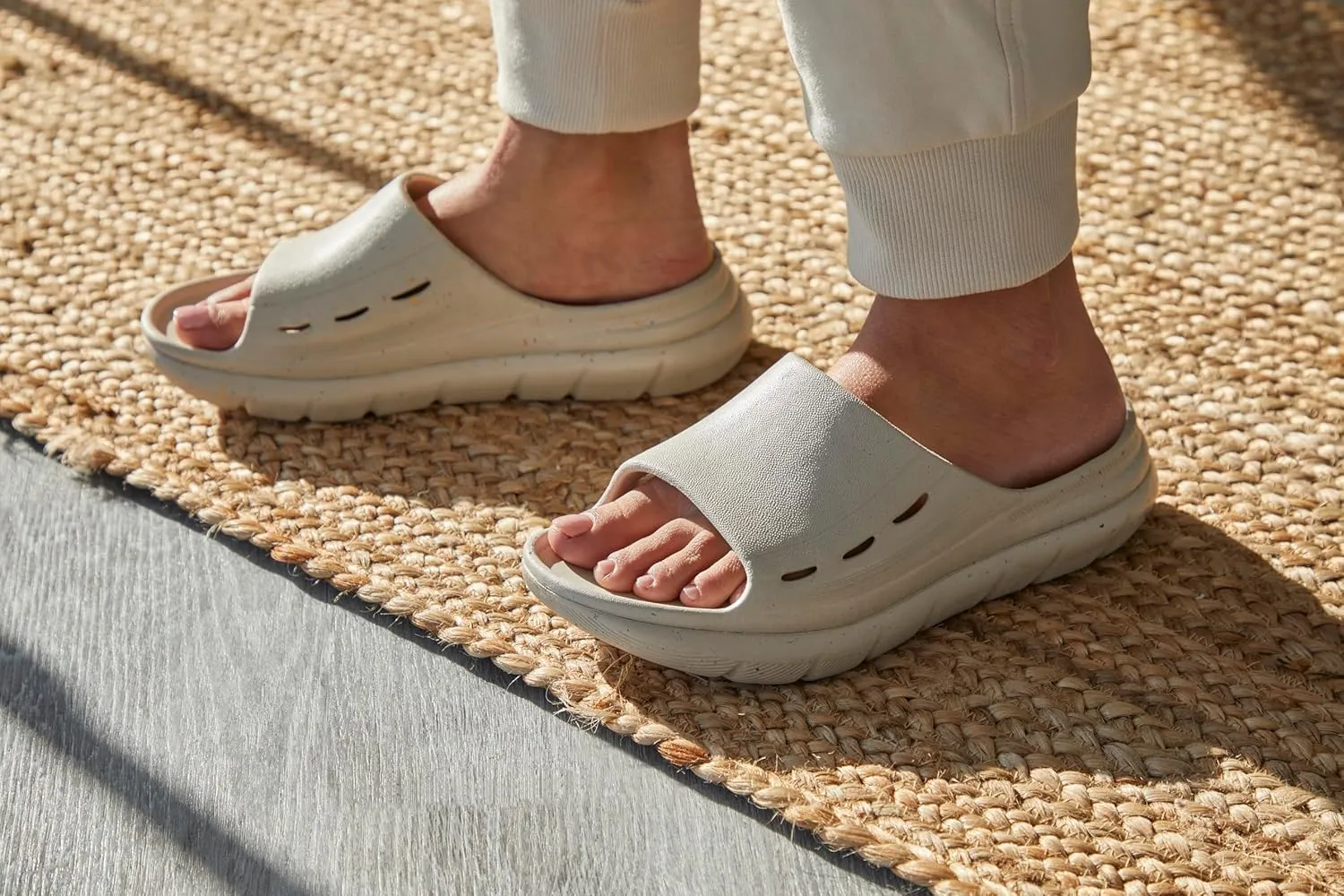Dearfoams Women's Eva Lightweight Regrind Pillow Slide Sandal