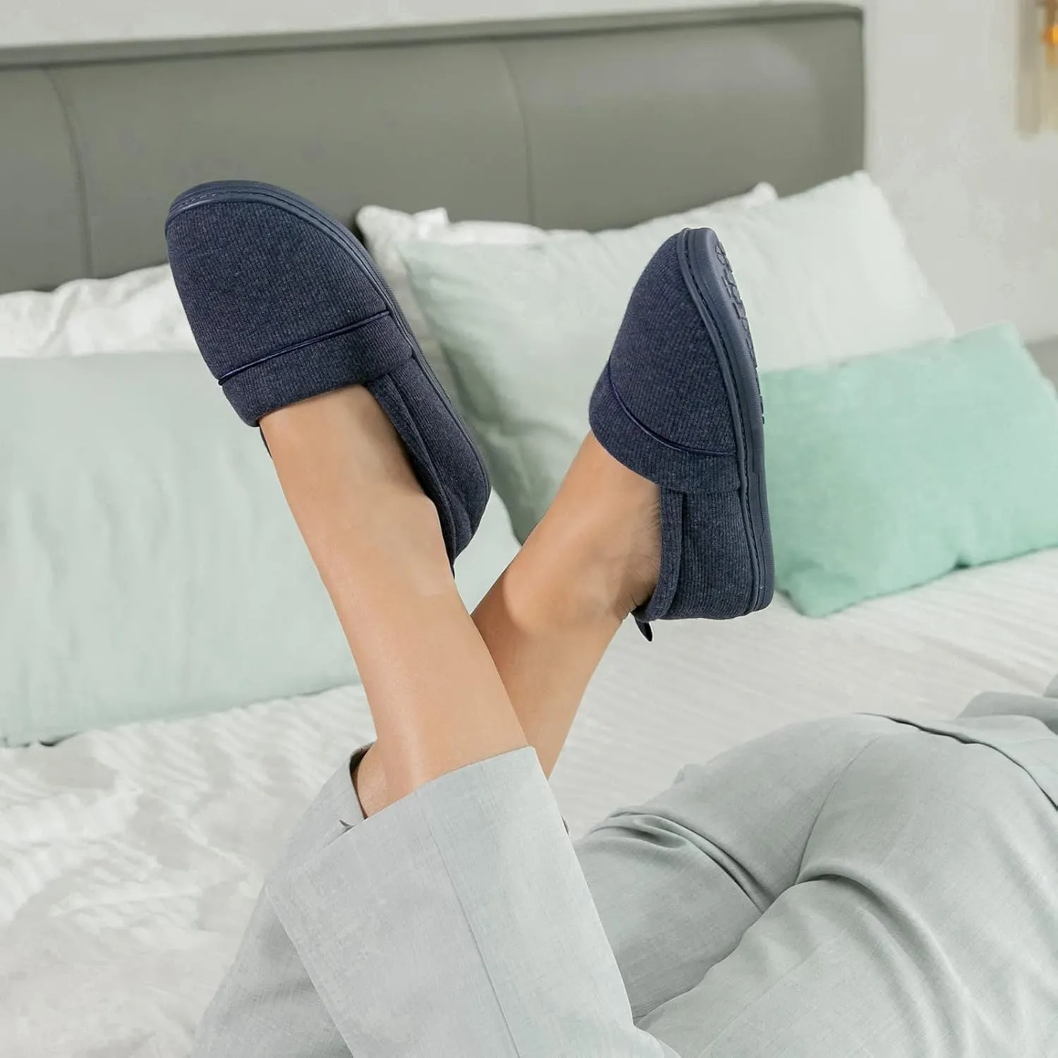 HomeTop Women's Comfy Loafer Slippers Lightweight Memory Foam Non-slip Indoor House Shoes