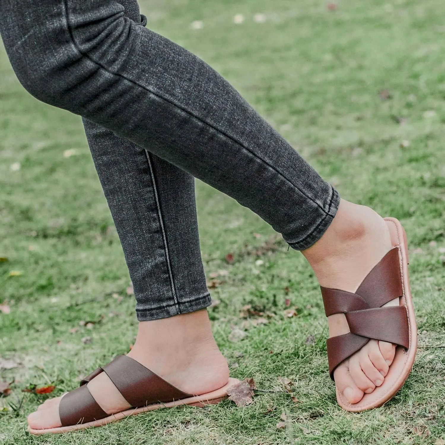 Luoika Women's Wide Width Flat Slides Sandals, Strapy Slide Sandal Slip on Dressy Summer Shoes for Women.
