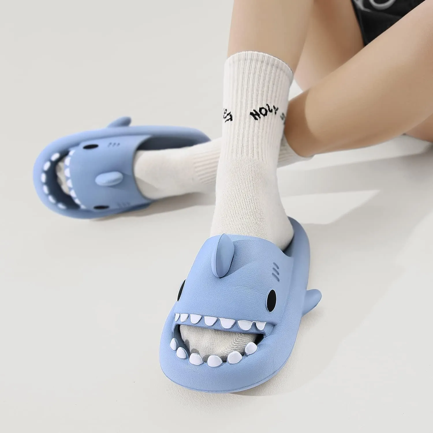 Men's and Women's Shark Slides Cloud Slippers Summer Novelty Open Toe Slide Sandals Anti-Slip Beach Pool Shower Shoes with Cushioned Thick Sole