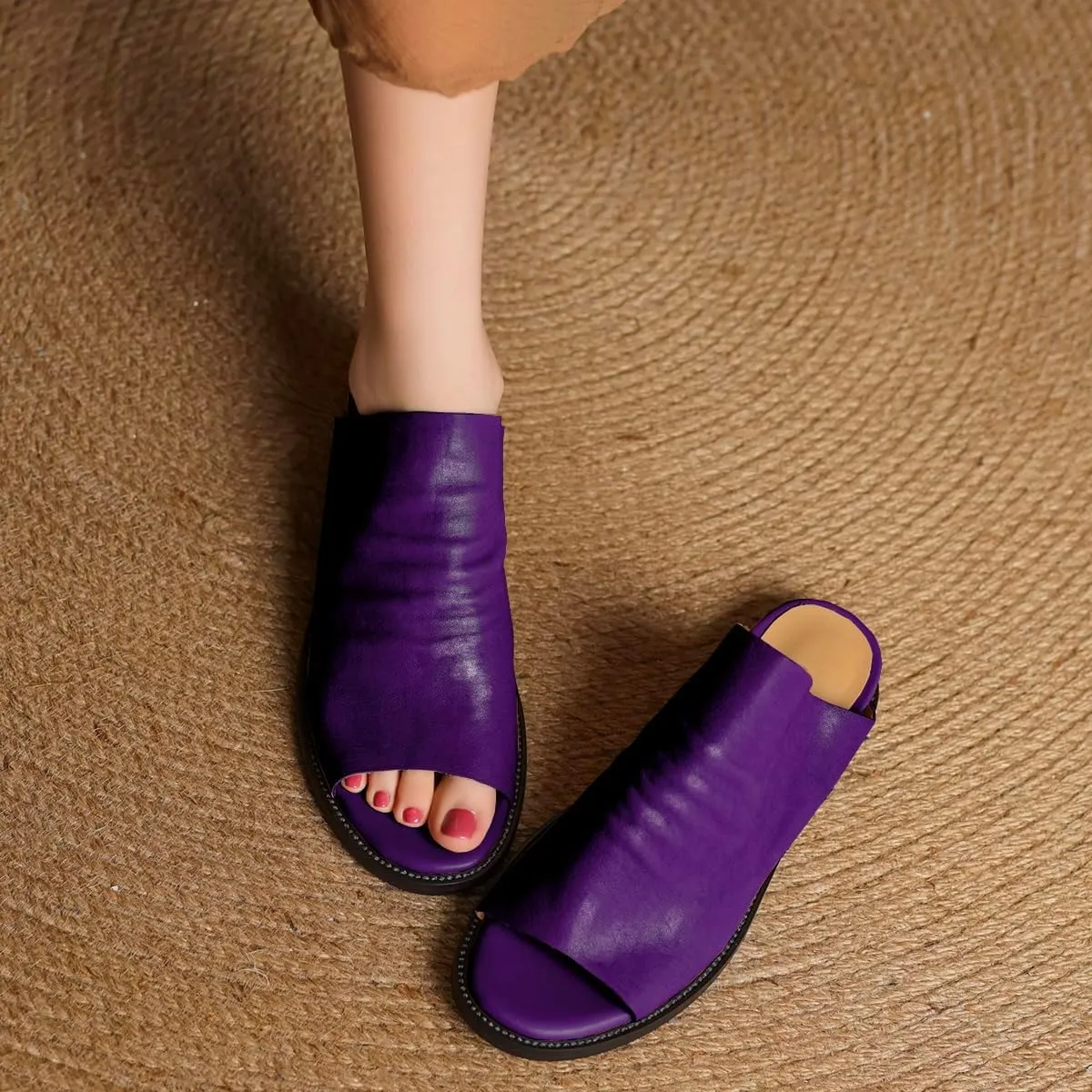 MOOMMO Women Open Toe Mule Flats Slip On Walking Flat Mules Sandals Peep Toe Matte Pleated Flat Heel Mule Shoes Cut Out Retro Casual Flat Sandals Street Office Party 4-11 M US