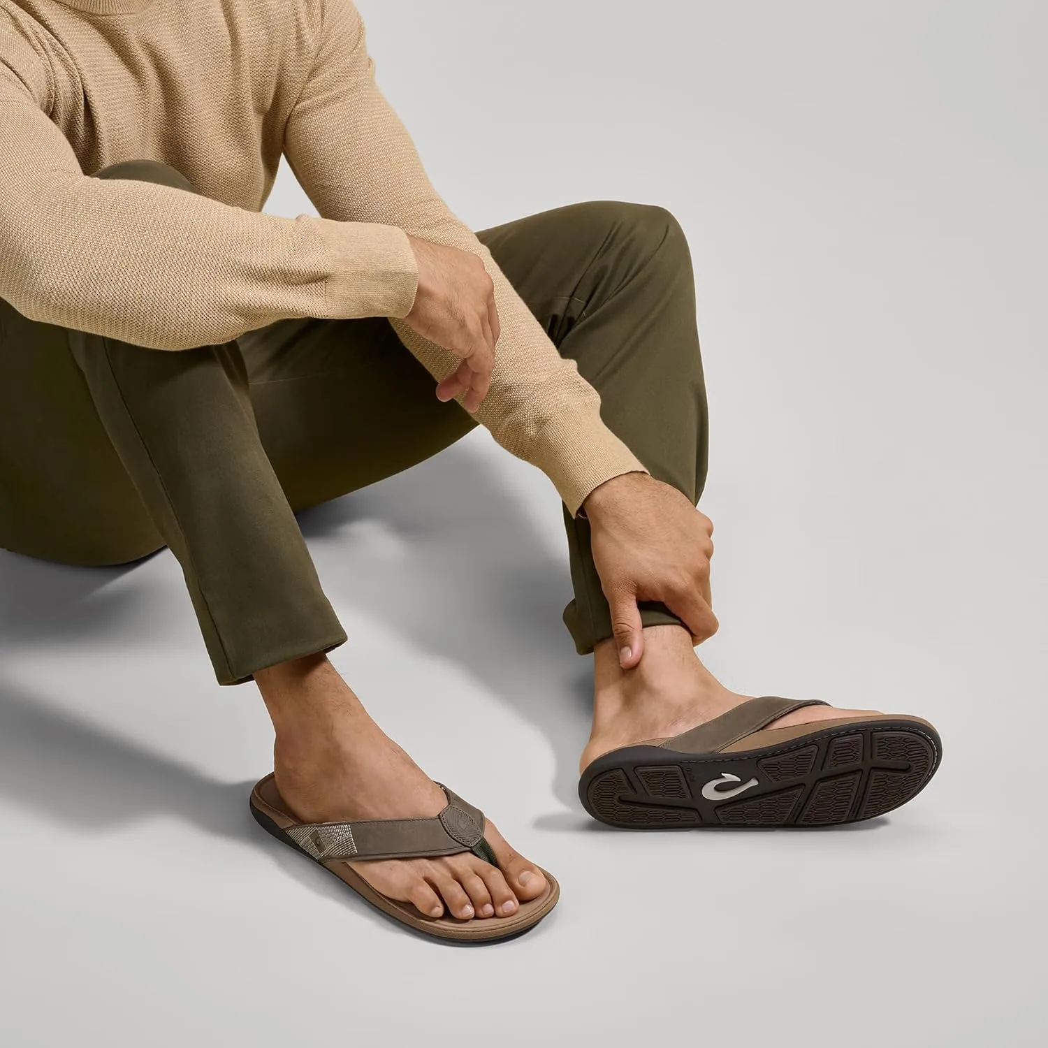 OLUKAI Tuahine Men's Waterproof Leather Sandals, Versatile Beach Flip Flops, Arch Support & Comfort Fit, Lightweight & Durable, Enhanced Grip & Traction