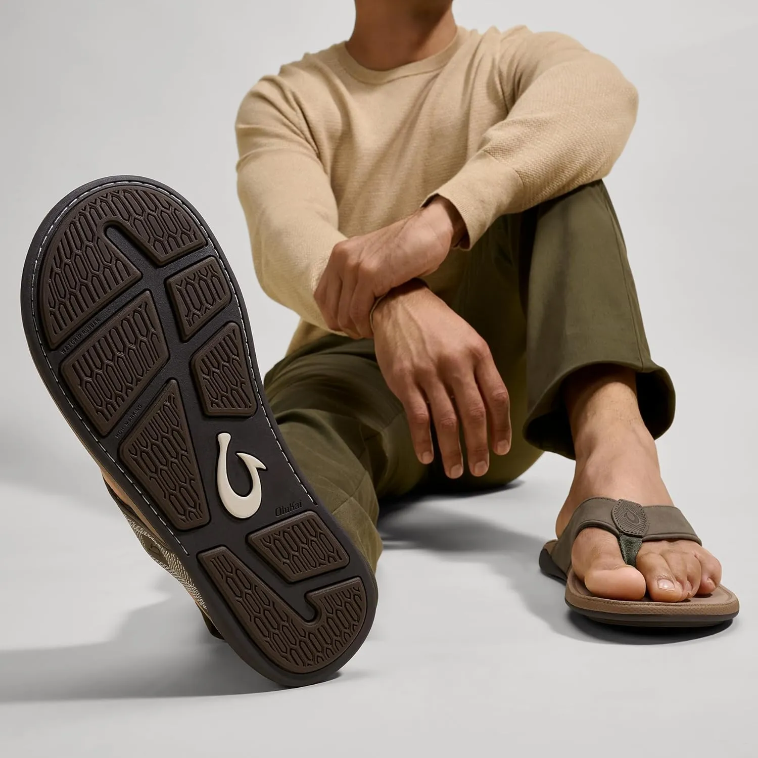 OLUKAI Tuahine Men's Waterproof Leather Sandals, Versatile Beach Flip Flops, Arch Support & Comfort Fit, Lightweight & Durable, Enhanced Grip & Traction