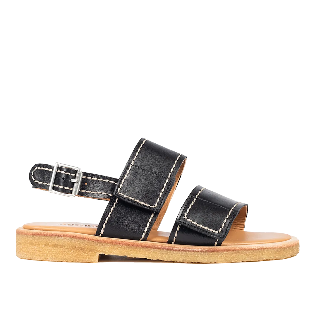 Sandal with detail stitchings, velcro and buckle