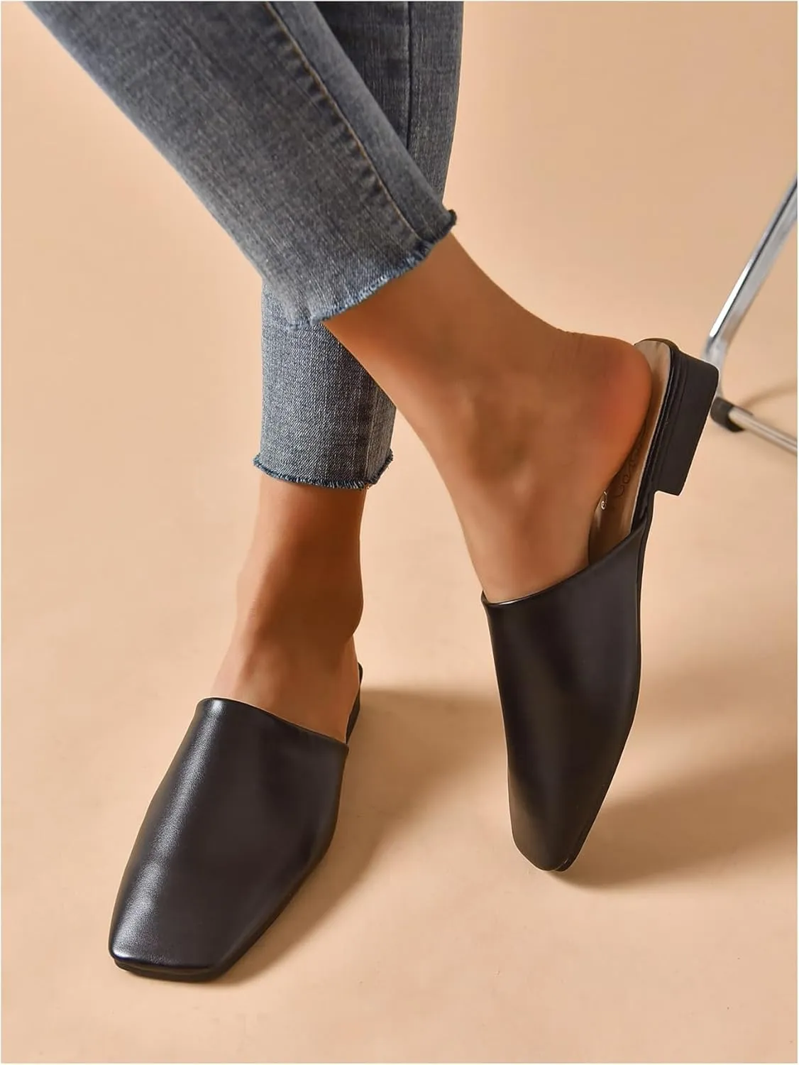 Verdusa Women's PU Leather Square Toe Flat Mules Slip On Slides Mule Shoes