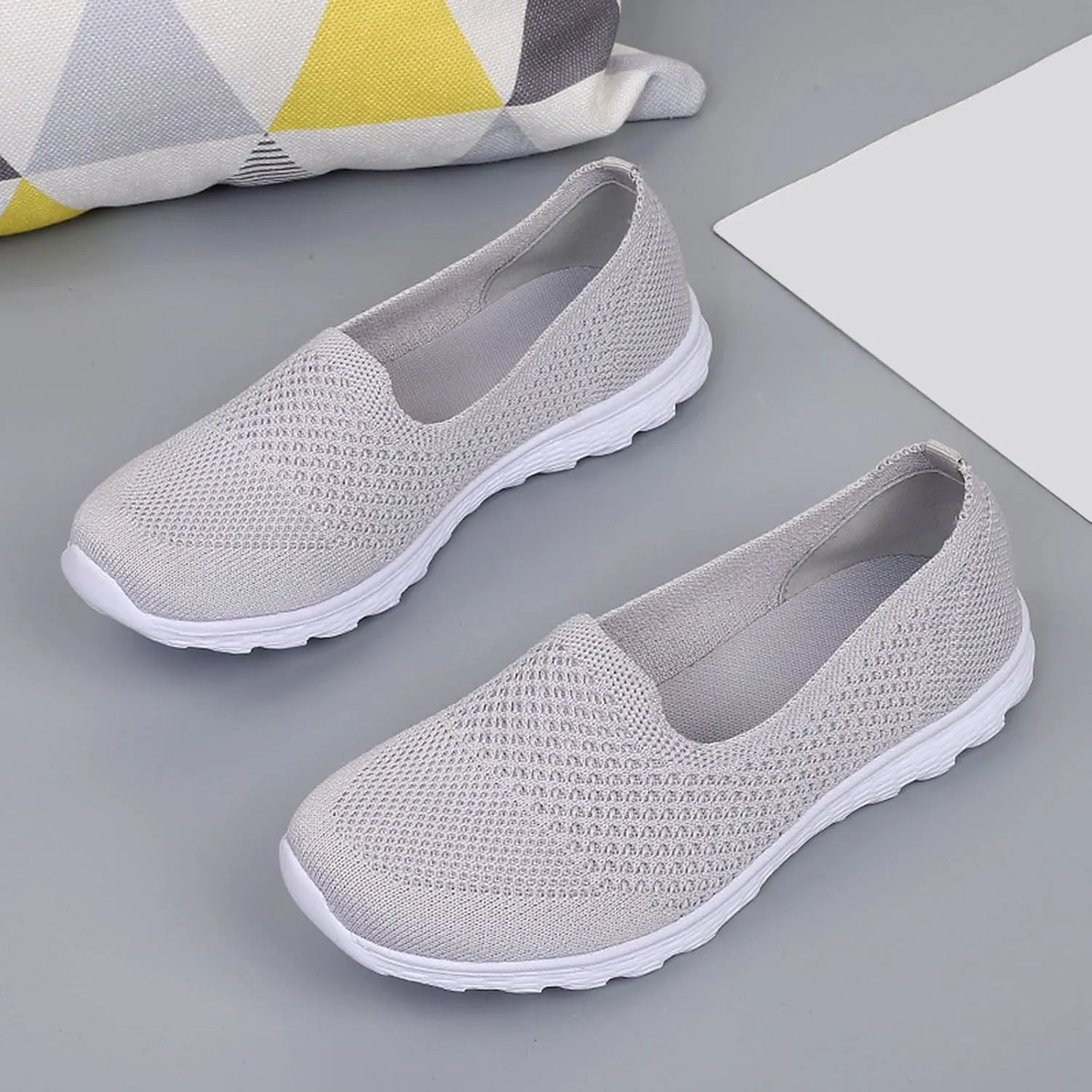 Womens Casual Shoes Lightweight Work Shoes Low Top Flat Soled Walking Shoes Barefoot Minimalist Elderly Shoes
