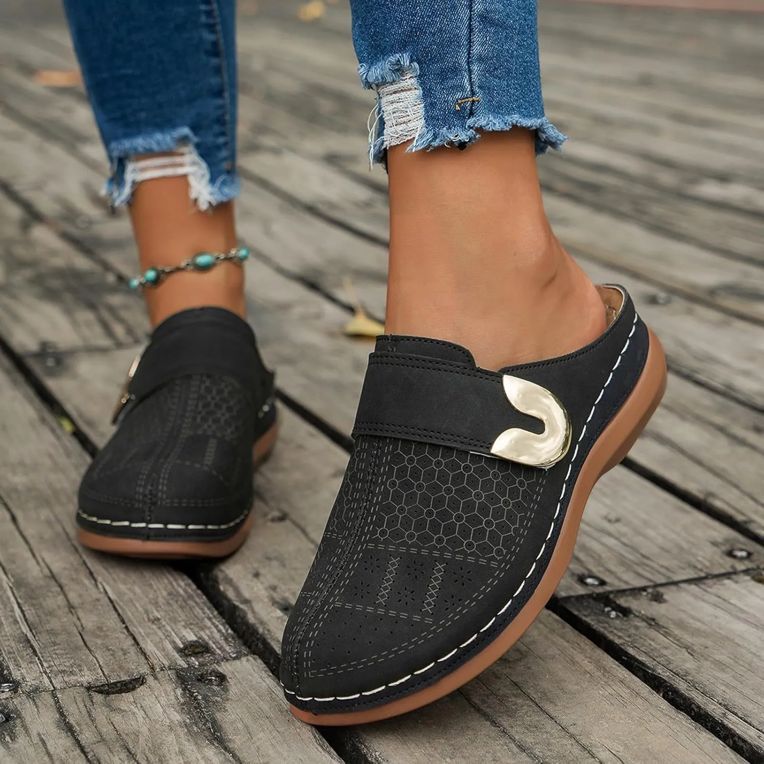 Womens Closed Toe Mules Plus Size Hollow Out Slides Sandals Summer Lightweight Slip on Sandals Casual Fashion Orthopedic Walking Shoes Comfortable Breathable Clogs with Arch Support