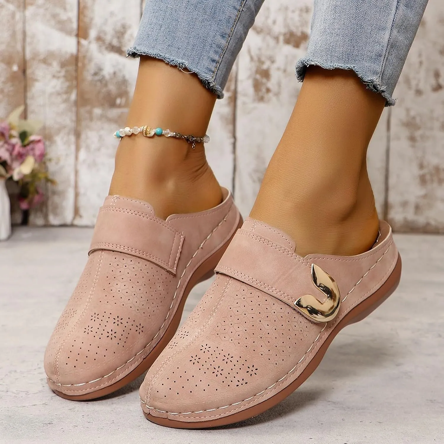 Womens Closed Toe Mules Plus Size Hollow Out Slides Sandals Summer Lightweight Slip on Sandals Casual Fashion Orthopedic Walking Shoes Comfortable Breathable Clogs with Arch Support