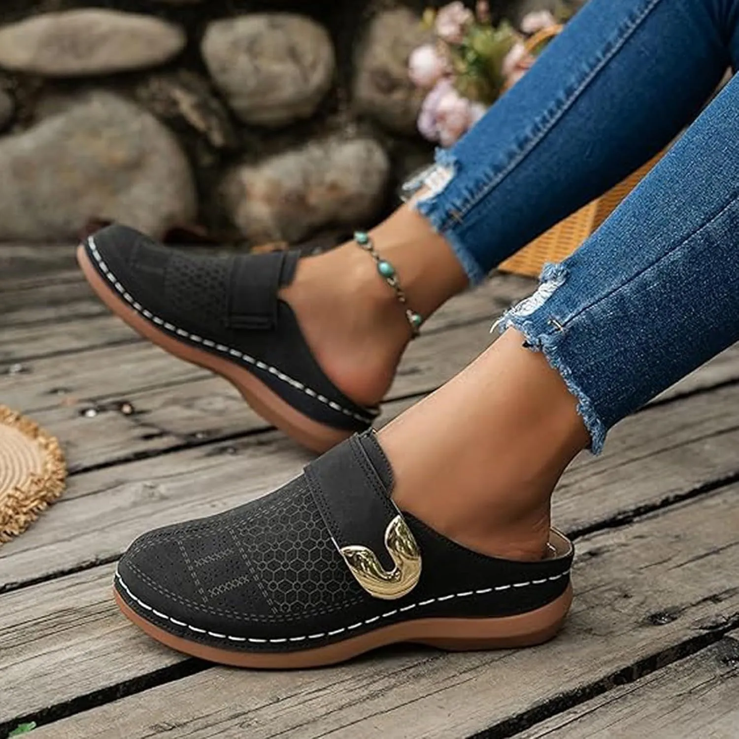 Womens Closed Toe Mules Plus Size Hollow Out Slides Sandals Summer Lightweight Slip on Sandals Casual Fashion Orthopedic Walking Shoes Comfortable Breathable Clogs with Arch Support