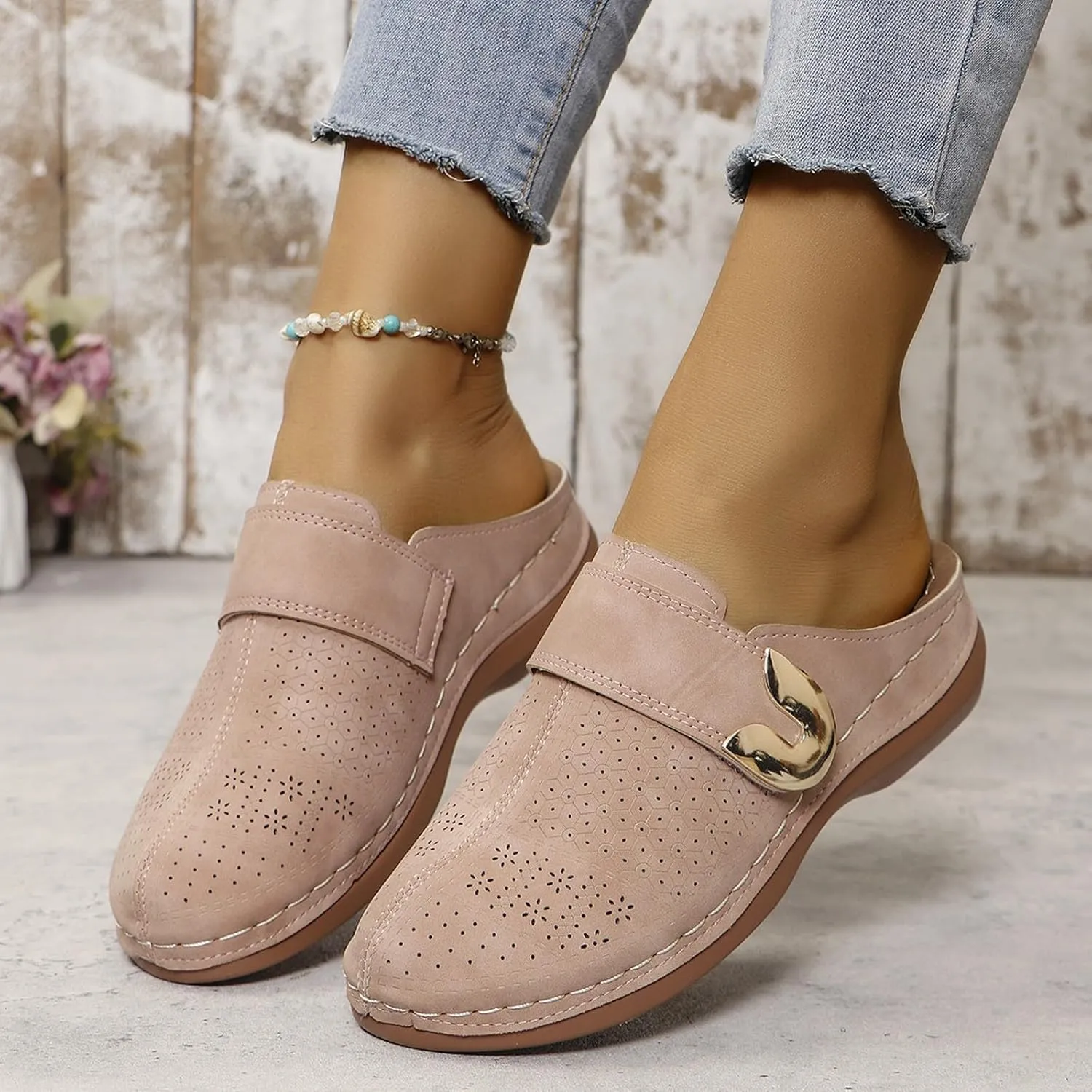 Womens Closed Toe Mules Plus Size Hollow Out Slides Sandals Summer Lightweight Slip on Sandals Casual Fashion Orthopedic Walking Shoes Comfortable Breathable Clogs with Arch Support