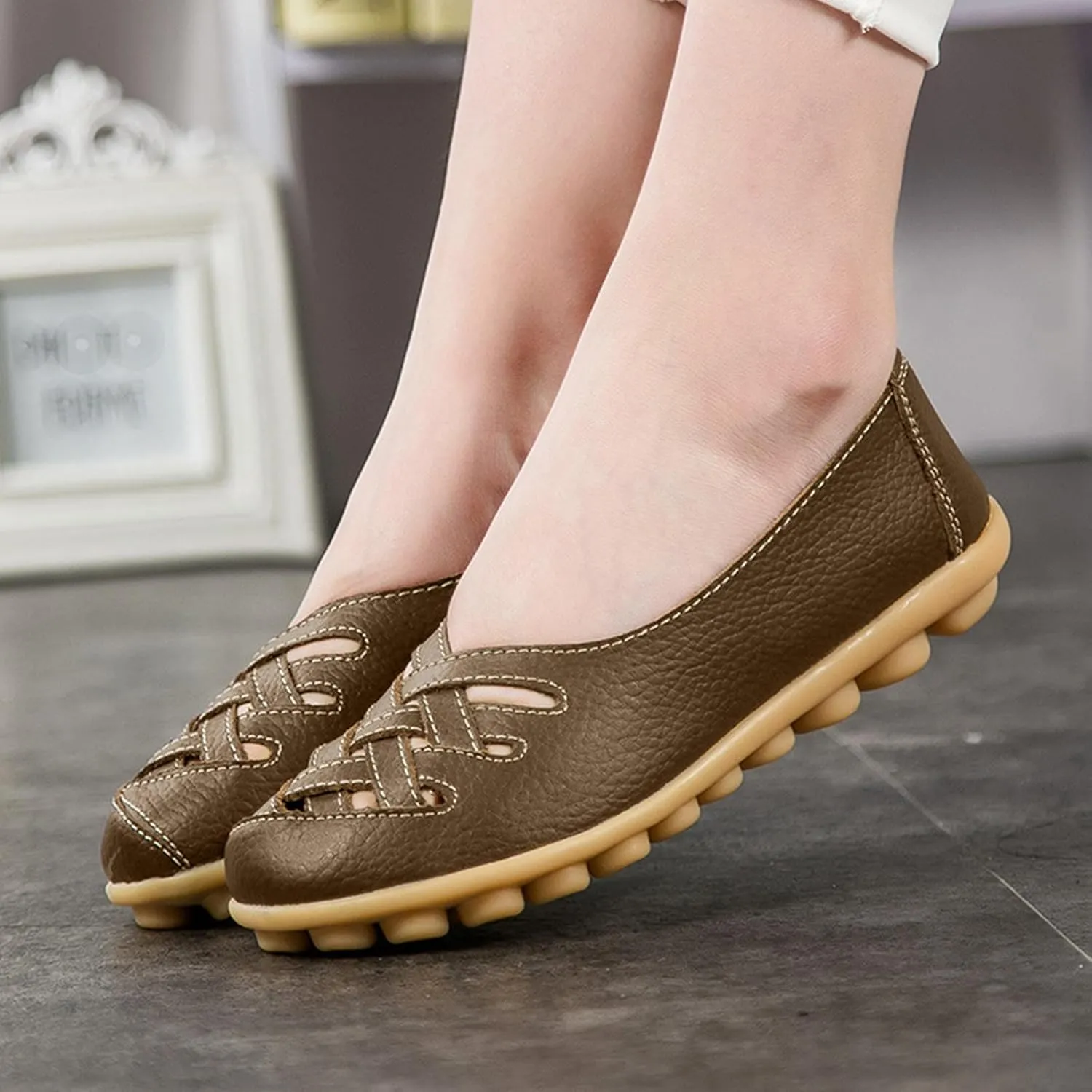 Womens Leather Loafers Summer Breathable Hollow Out Closed Toe Slip-On Sandals Casual Lightweight Soft Sole Nurse Work Walking Shoes Comfortable Casual Fisherman Sandals