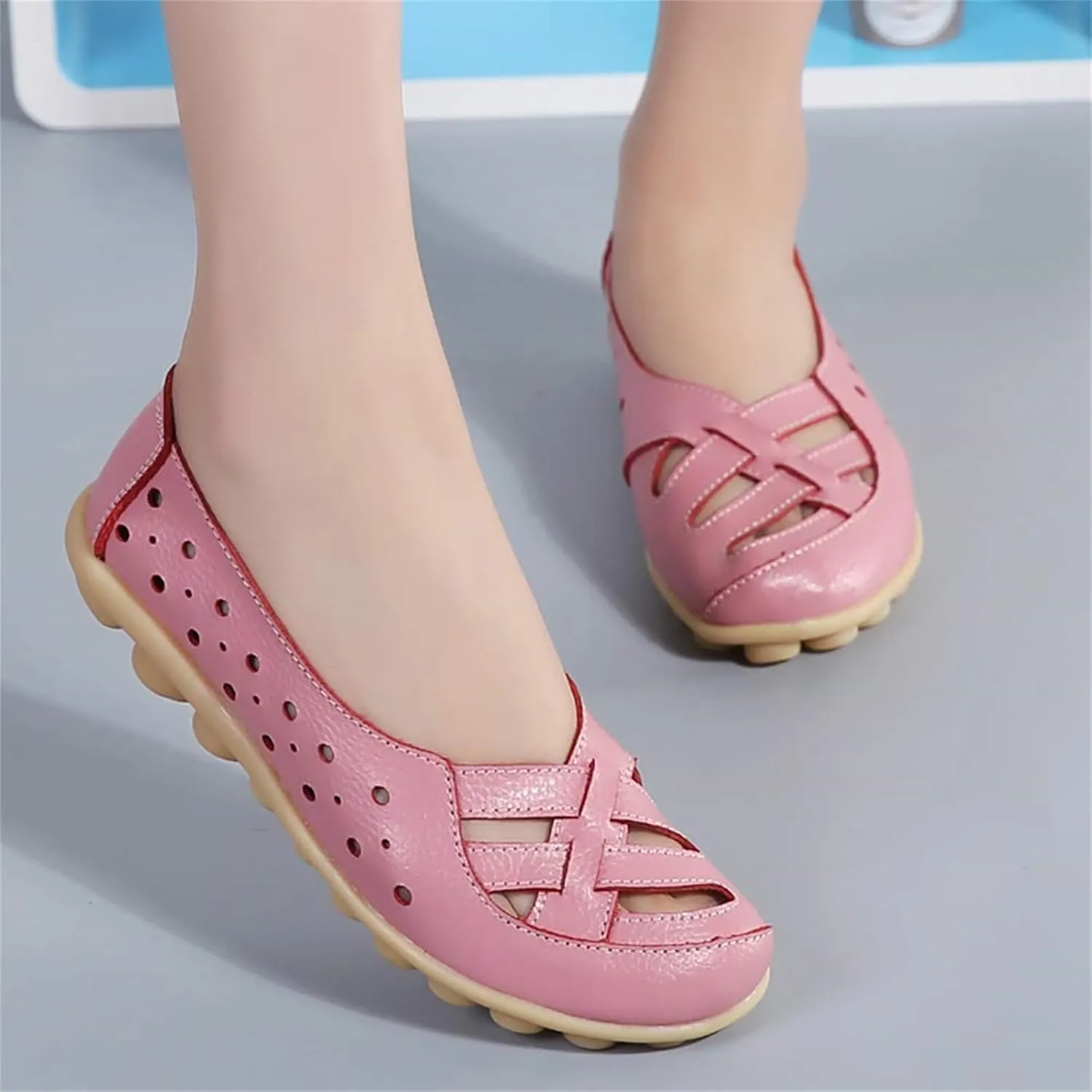 Womens Sandals Fashion Flats Closed Toe Sandals Lightweight Breathable Hollow Out Sandal Comfortable Leather Loafers Cross Walking Flat Shoes Summer Slip-On Shoes