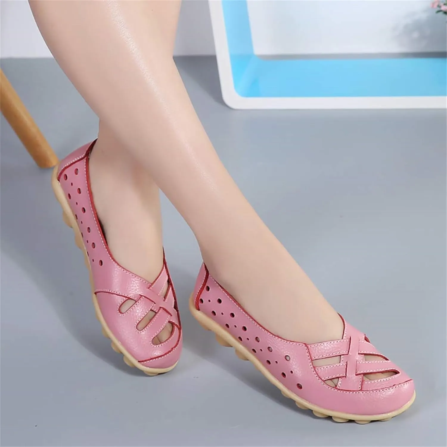 Womens Sandals Fashion Flats Closed Toe Sandals Lightweight Breathable Hollow Out Sandal Comfortable Leather Loafers Cross Walking Flat Shoes Summer Slip-On Shoes